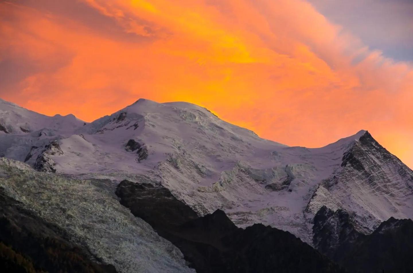 Vue Brevent Sublime En Centre Ville Avec Parking Prive Chamonix Exteriör bild