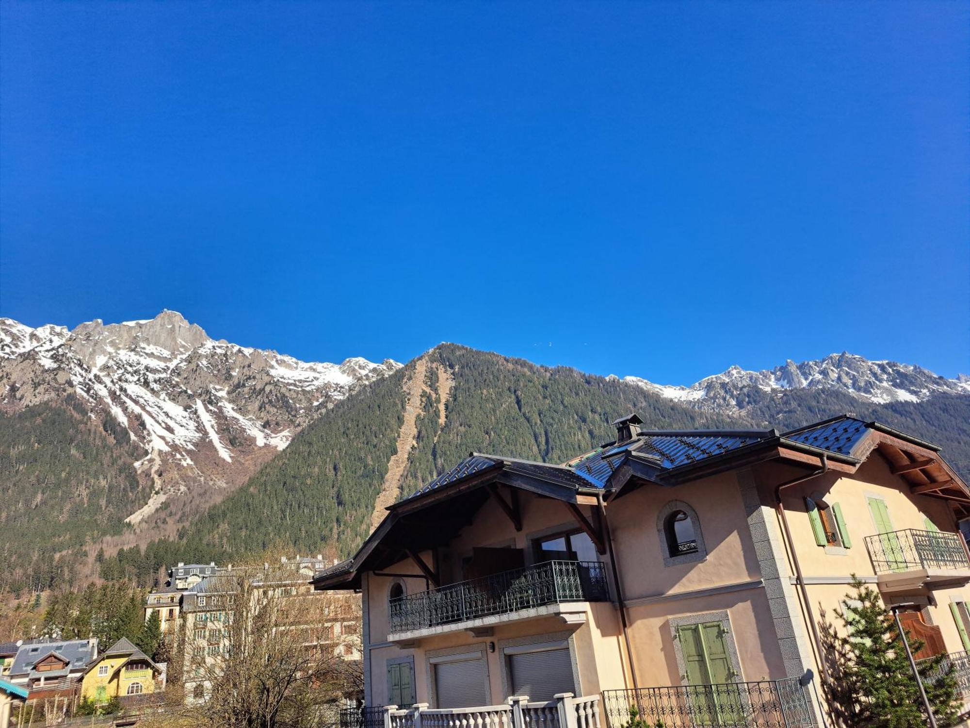 Vue Brevent Sublime En Centre Ville Avec Parking Prive Chamonix Exteriör bild